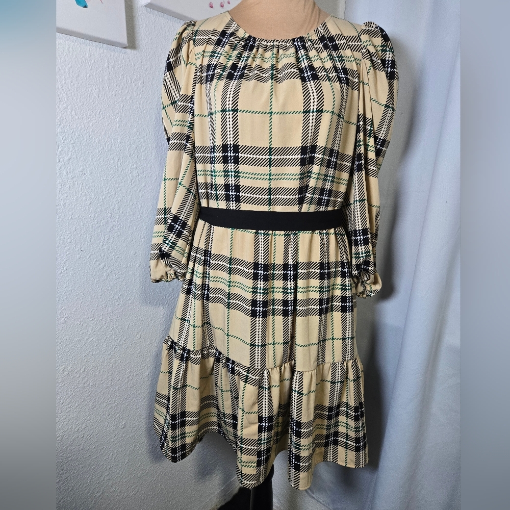 Stylish Plaid Dress with Black Accent